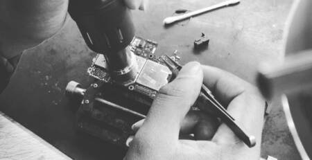 smartphone repair professional